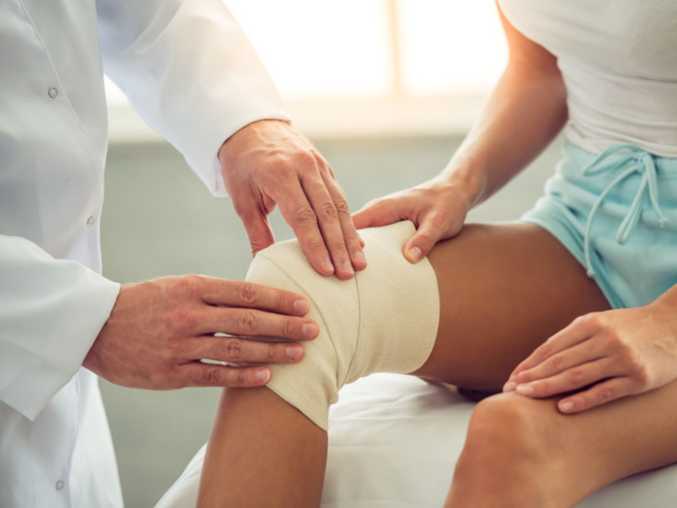Knee arthroscopy, Knee arthroscopy treatment, Knee arthroscopy Procedure, Knee arthroscopy benefits,